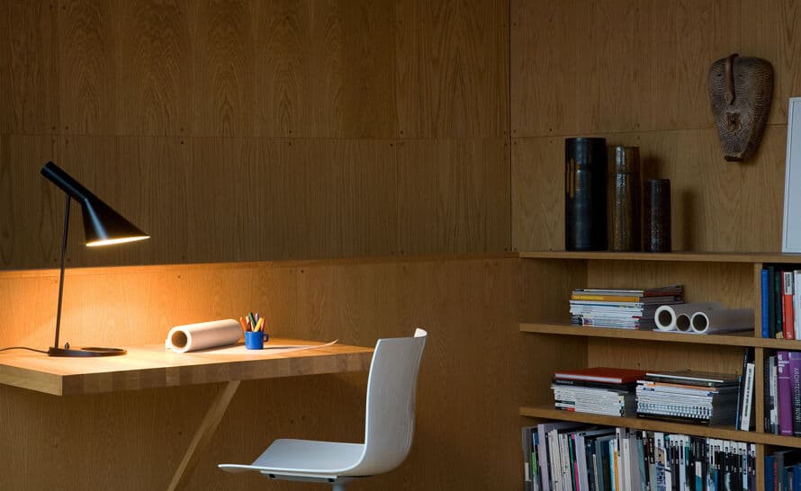 arne jacobsen table lamp
