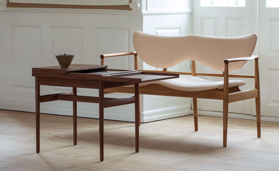 Art Collectors Table