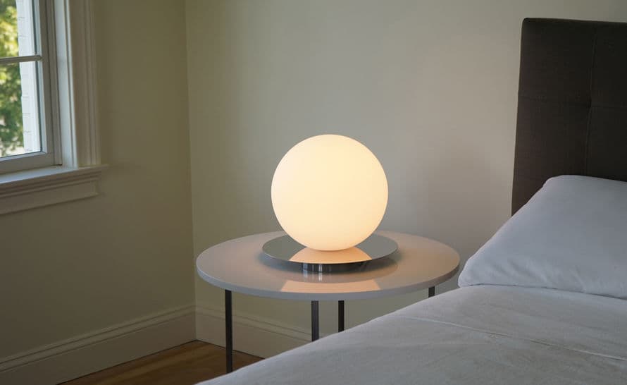 bola sphere table lamp