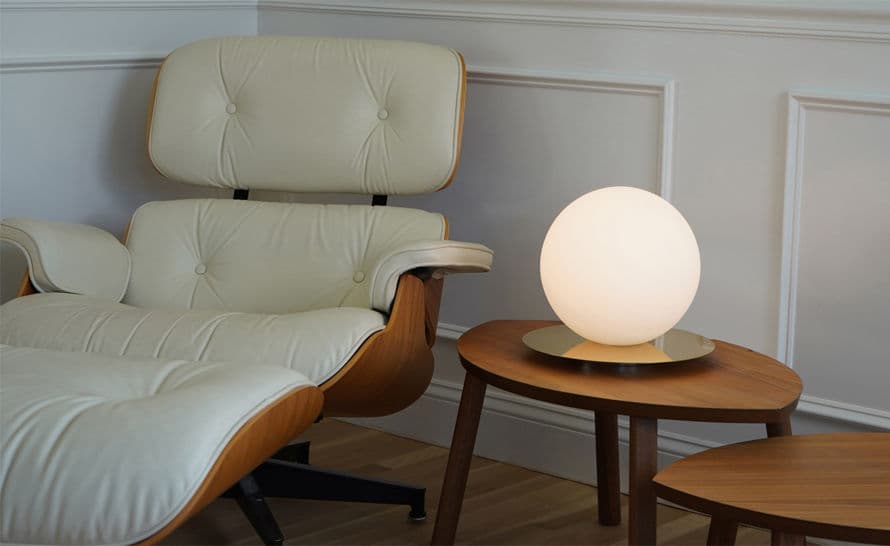 bola sphere table lamp