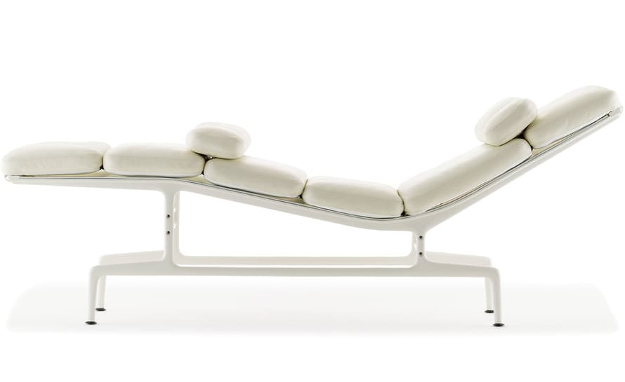 eames&reg; chaise