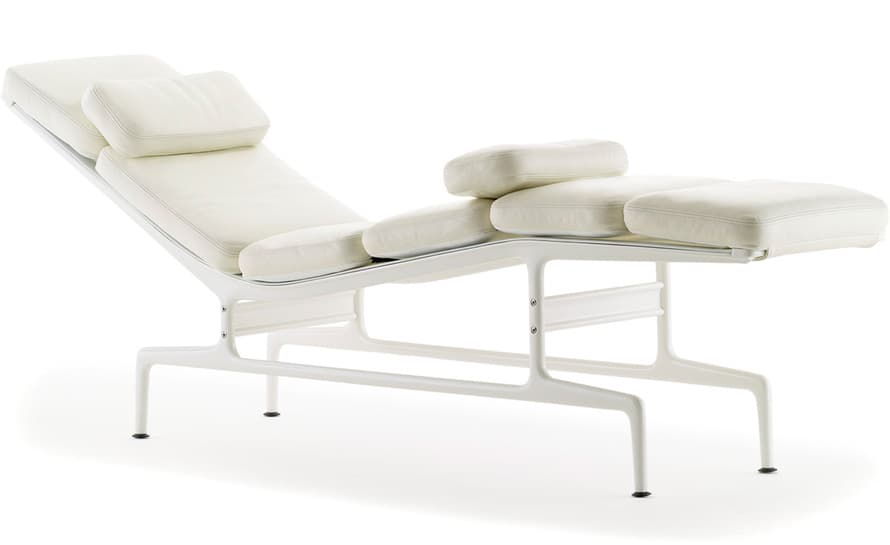 eames&reg; chaise