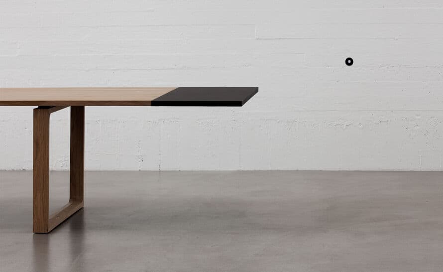 essay™ table