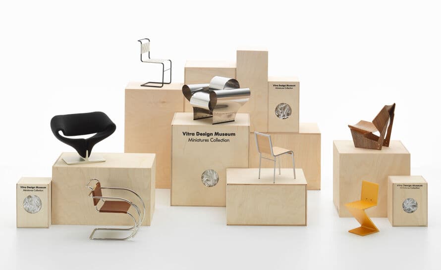 miniature sitting machine