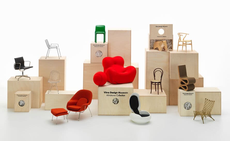 miniature sitting machine