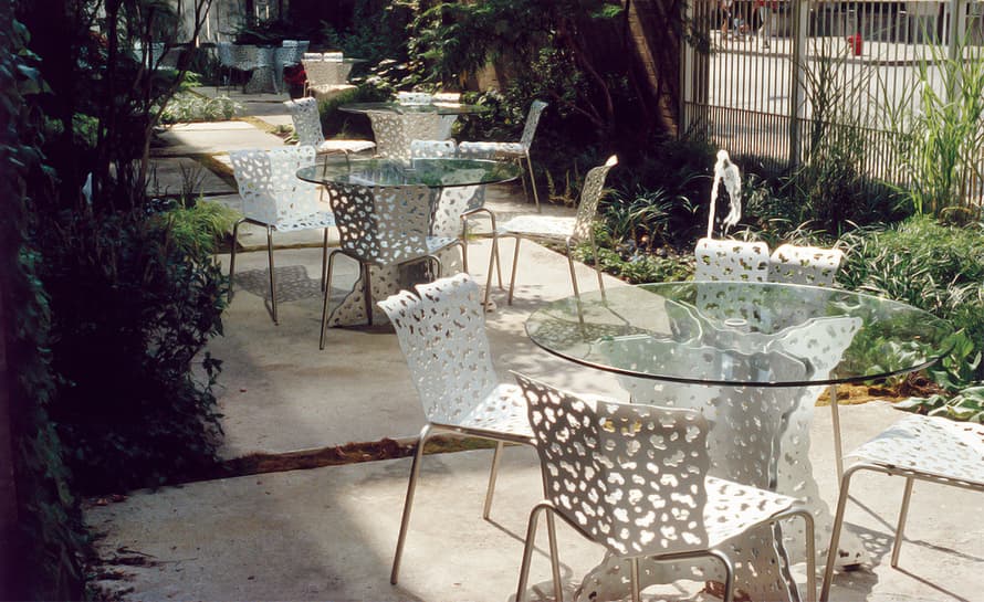richard schultz topiary&reg; dining table