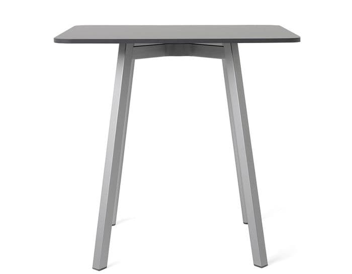 su cafe table